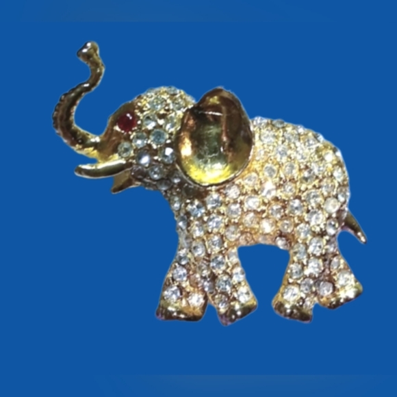 Trunk-up Crystal Elephant Brooch - Picture 9 of 9